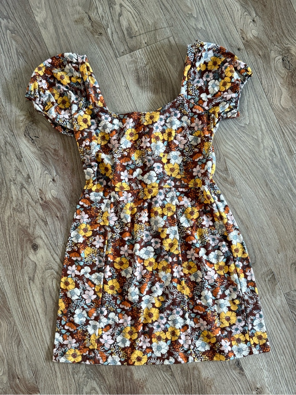 Brown Floral Mini Dress w puff sleeves, size Medium